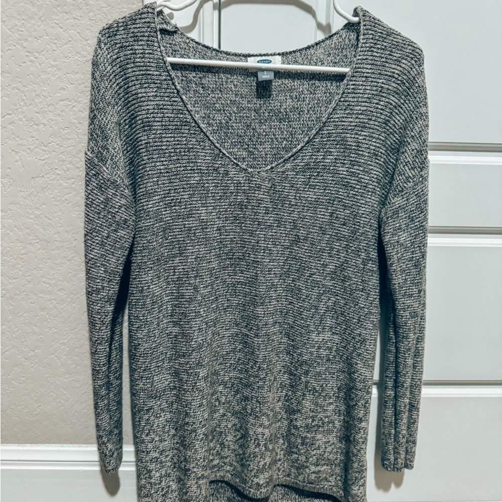 Old Navy Gray V-Neck Knit Sweater